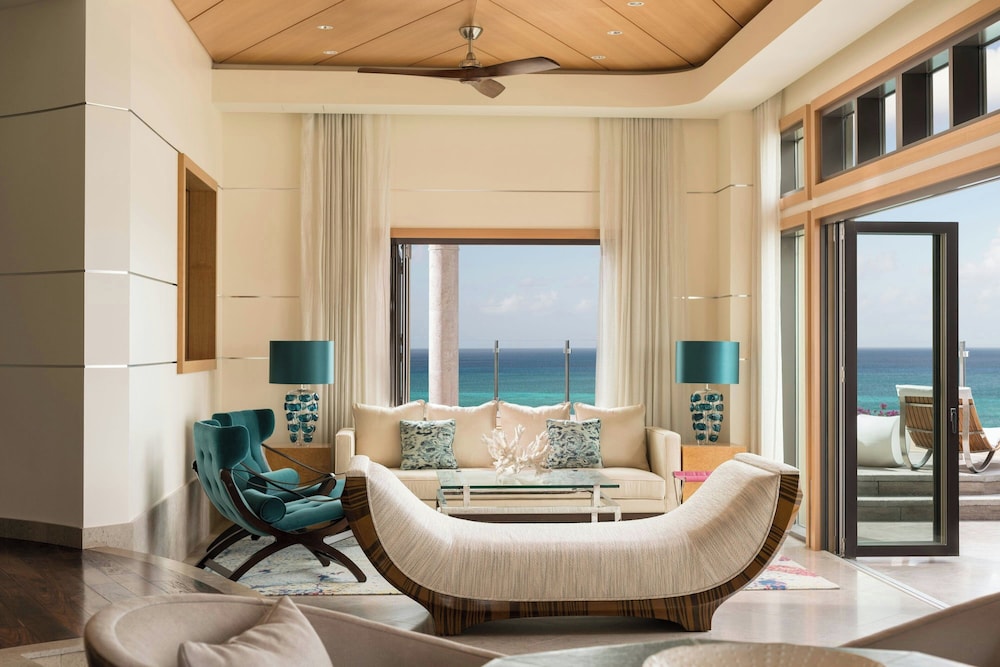 جناح غراند بسريرين مزدوجين بـ3 غرف نوم، The Ritz Carlton Grand Cayman 2/6