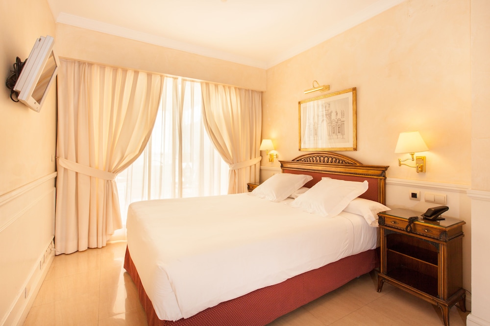 Guadalpin Suites 10/50