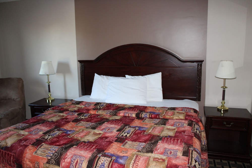 Coratel Inn and Suites Maple Grove 13/50