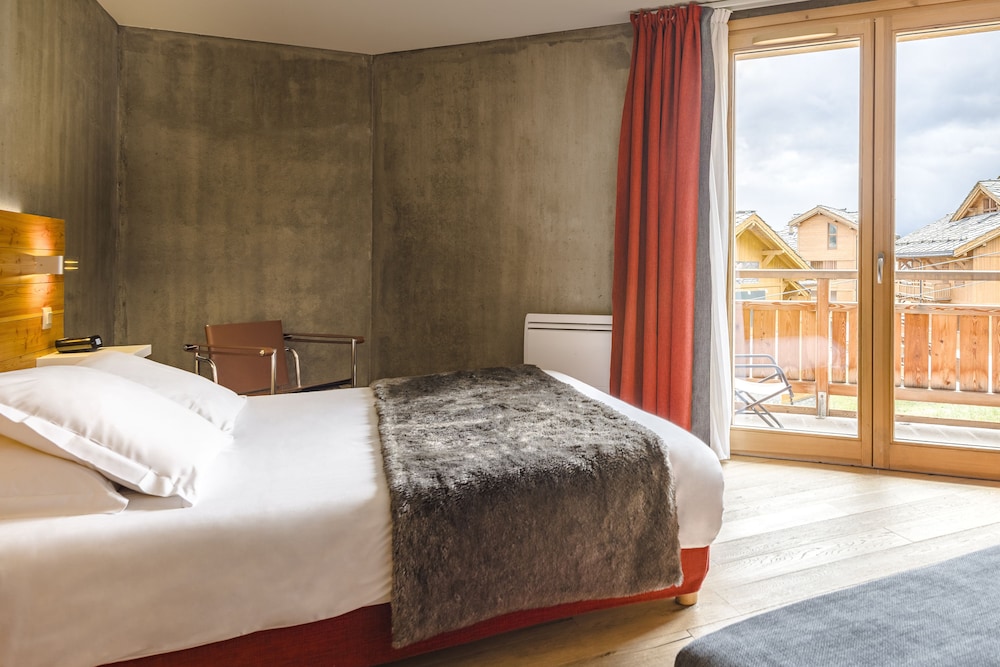 Junior Suite, 1 Double and 3 Single Beds, Balcony