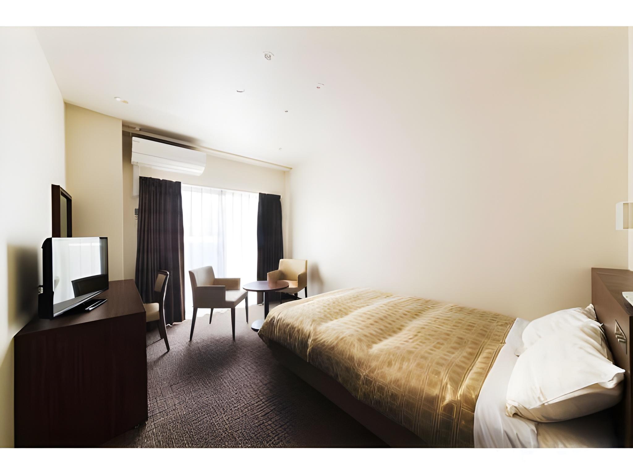 ROOM, SINGLE