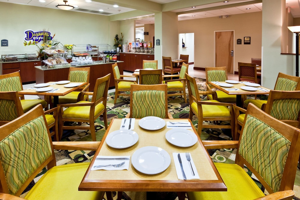 Holiday Inn Express And Suites Monterrey Aeropuerto 61/78