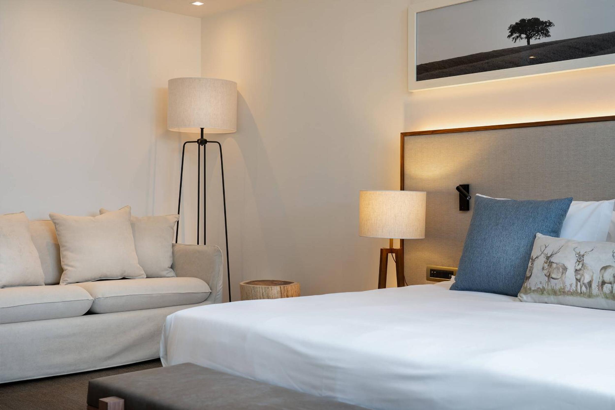 Room, Double or Twin Bed, Garden and Pool View