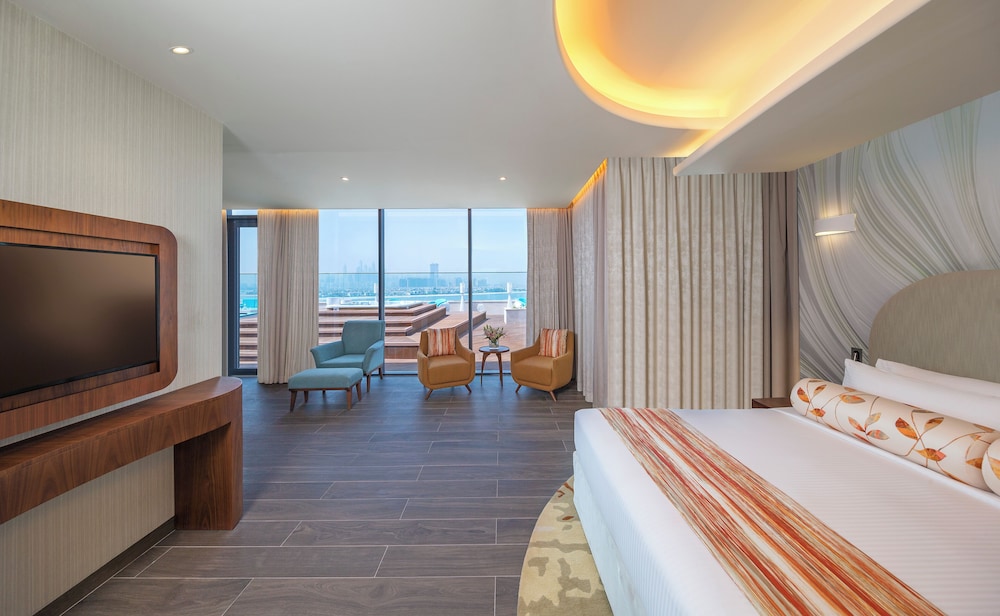 PREMIUM, PALM SEA VIEW, BALCONY, CLUB LOUNGE ACCESS