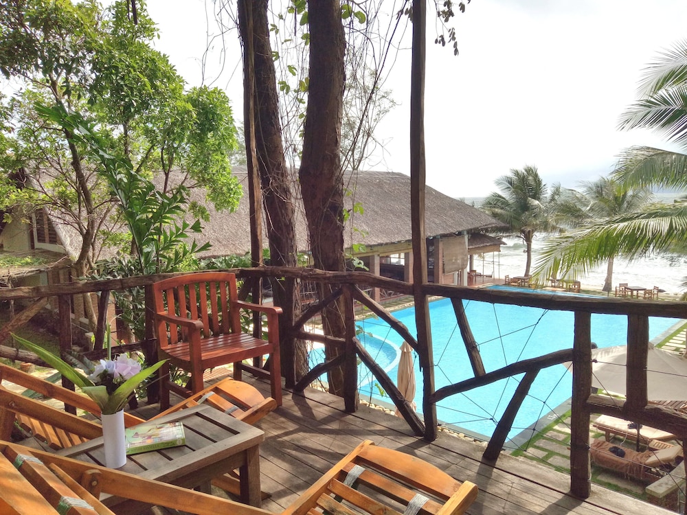 Ancarine Beach Resort 12/72