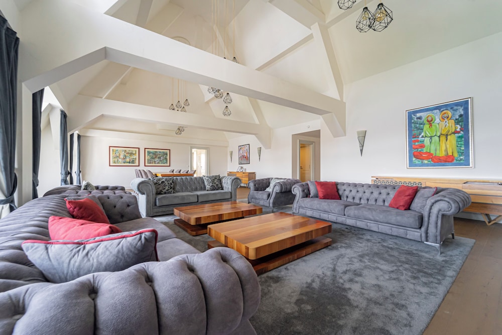 Utto Luxury Suites 34/54