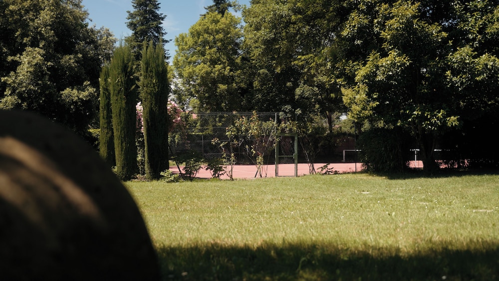 Relais and Chateaux Hotel La Reserve 29/37