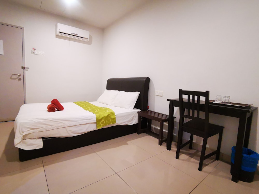 Clover Hotel 17/37