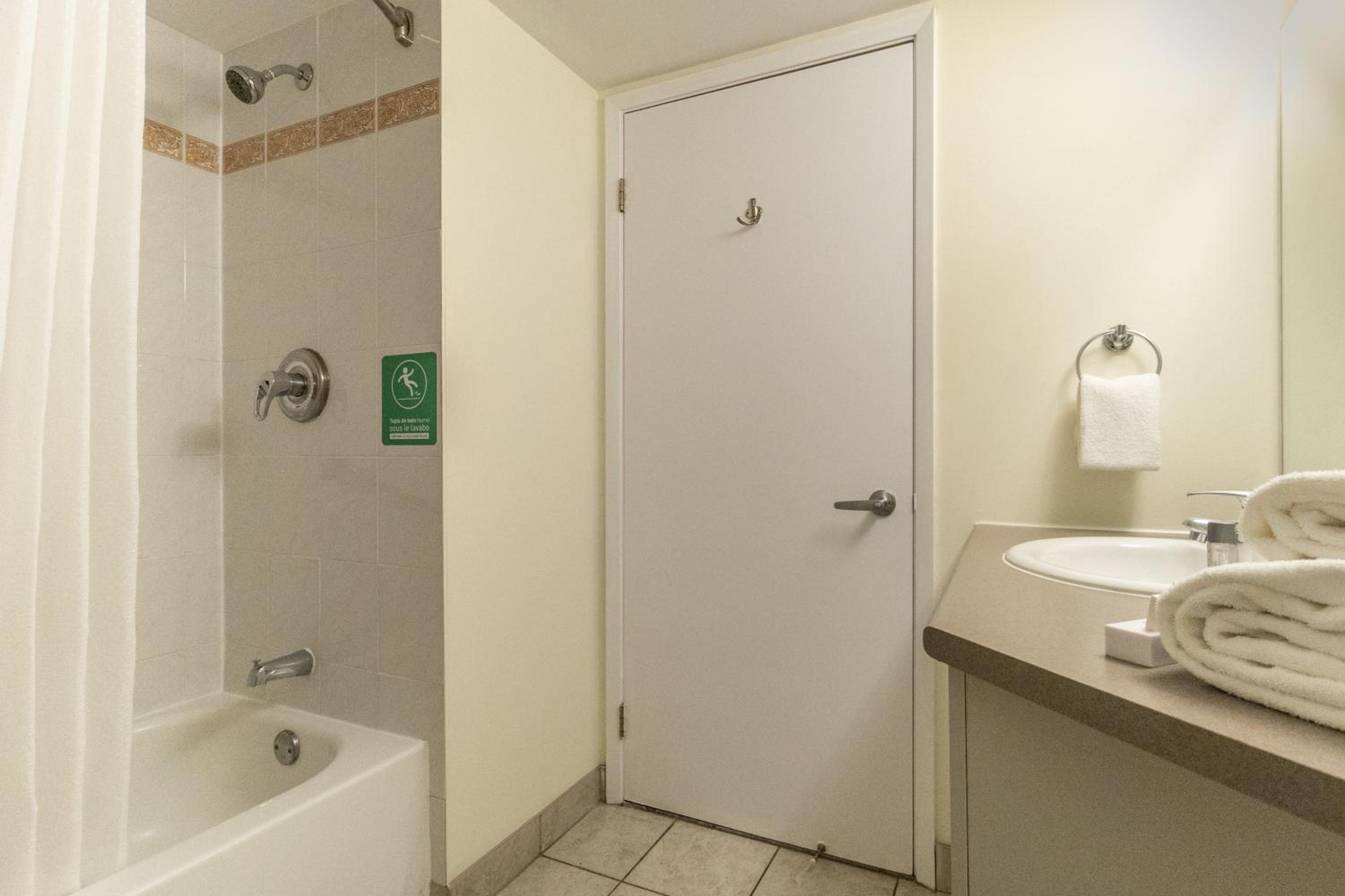 استوديو بسرير كينج وسريرين كوين، Hotel Faubourg Montreal 5/6