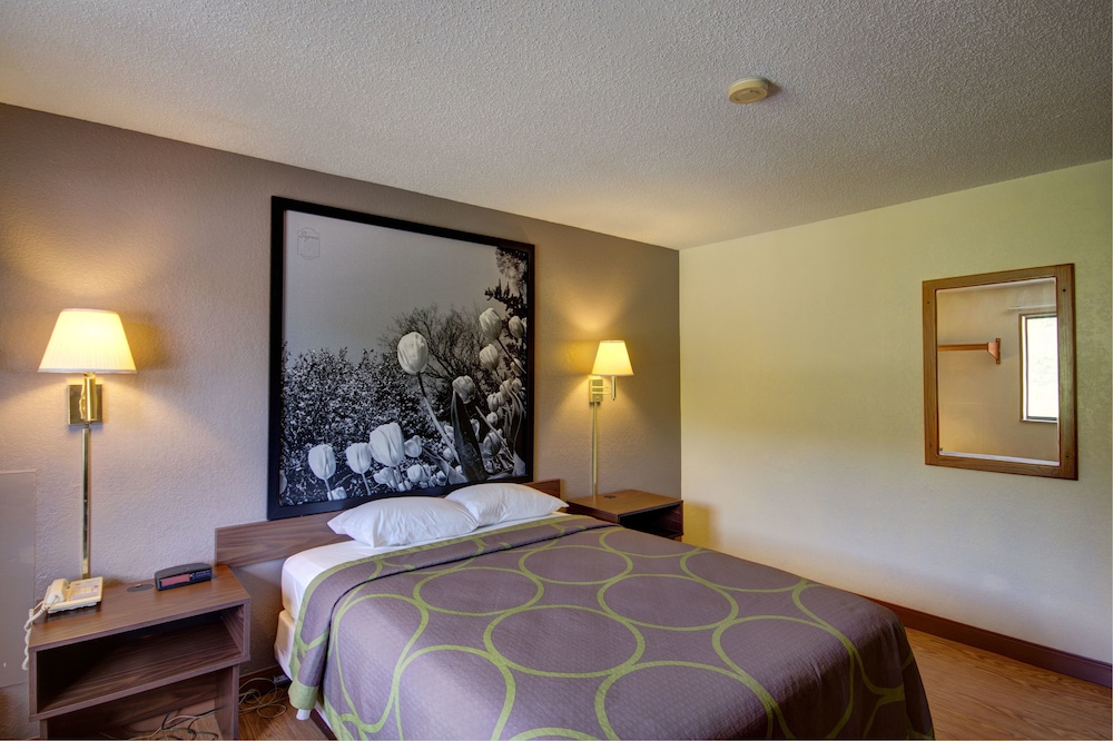 Super 8 by Wyndham Zanesville. 23/40