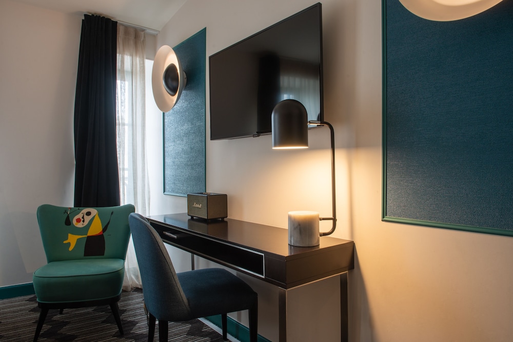 Mom Art Hotel 54/71
