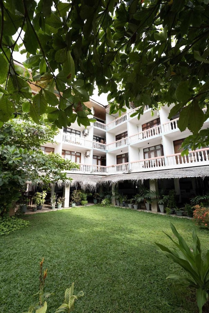 Zen Rooms Negombo Beach 50/61