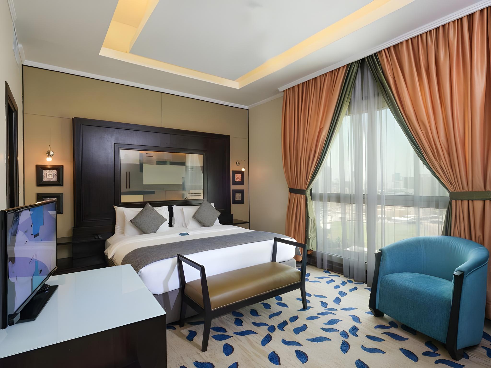 2 Bedrooms, Suite, 2 Bathrooms