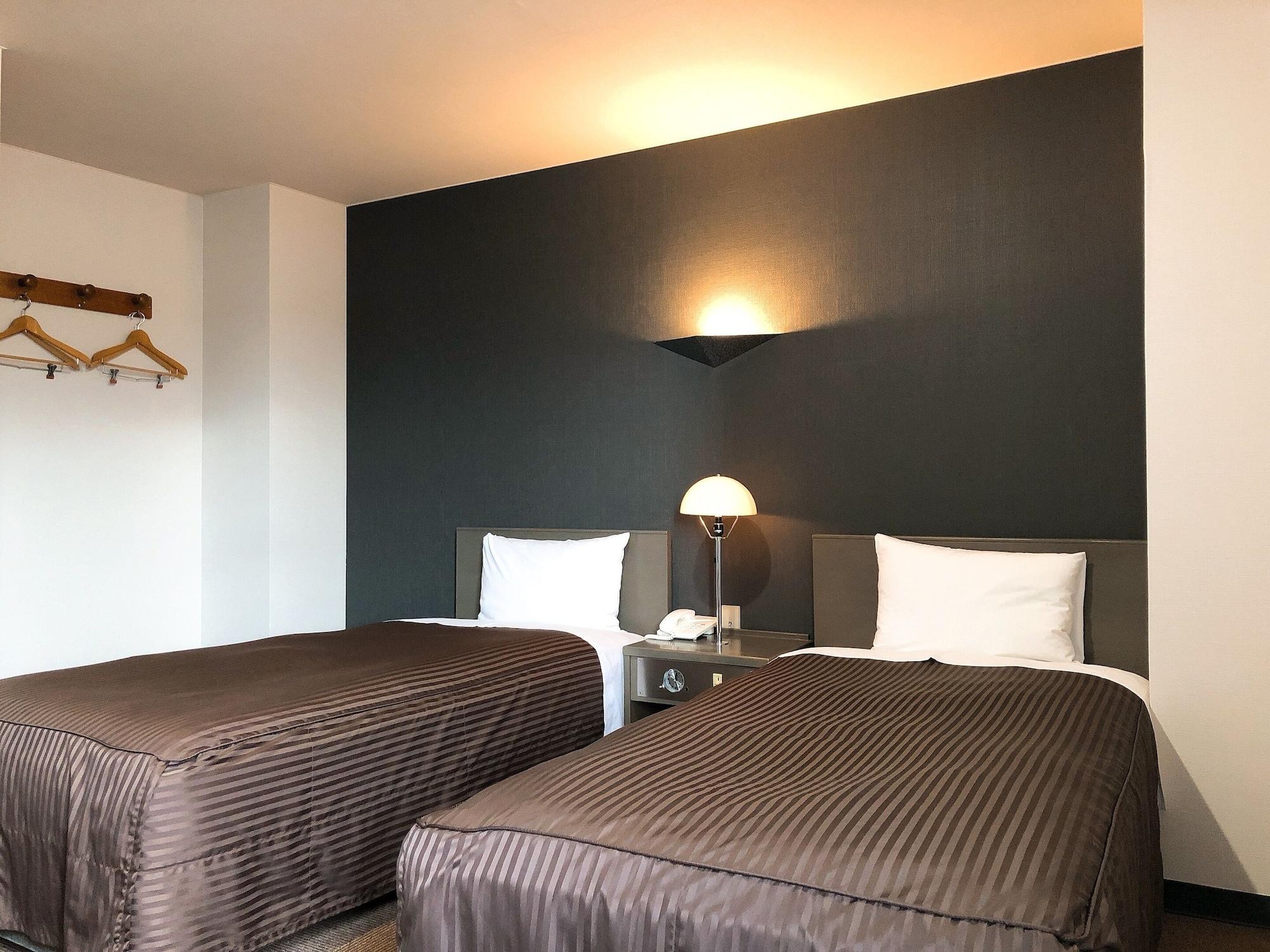 Standard, Twin Beds