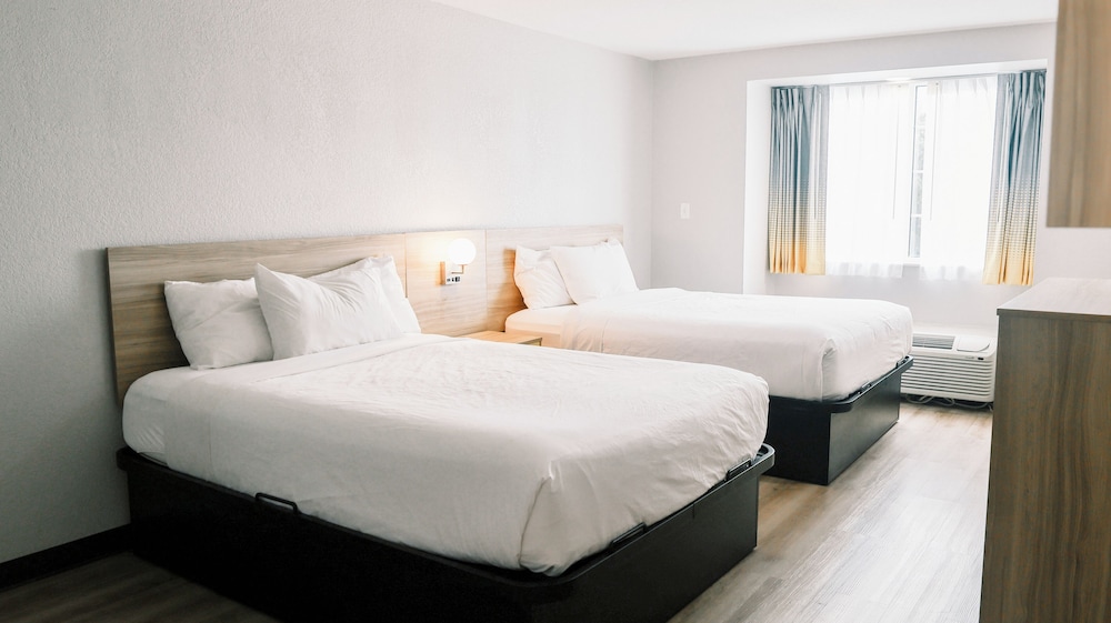 Microtel Inn & Suites by Wyndham Gulf Shores 23/64