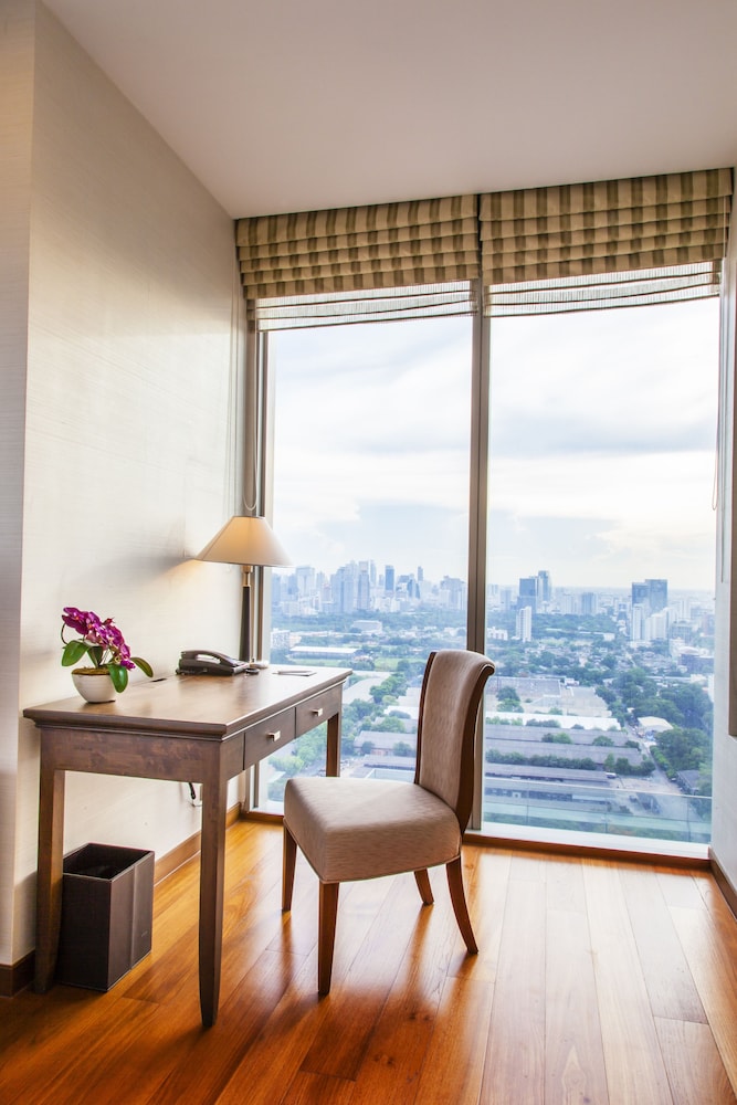 Column Bangkok Hotel 62/74