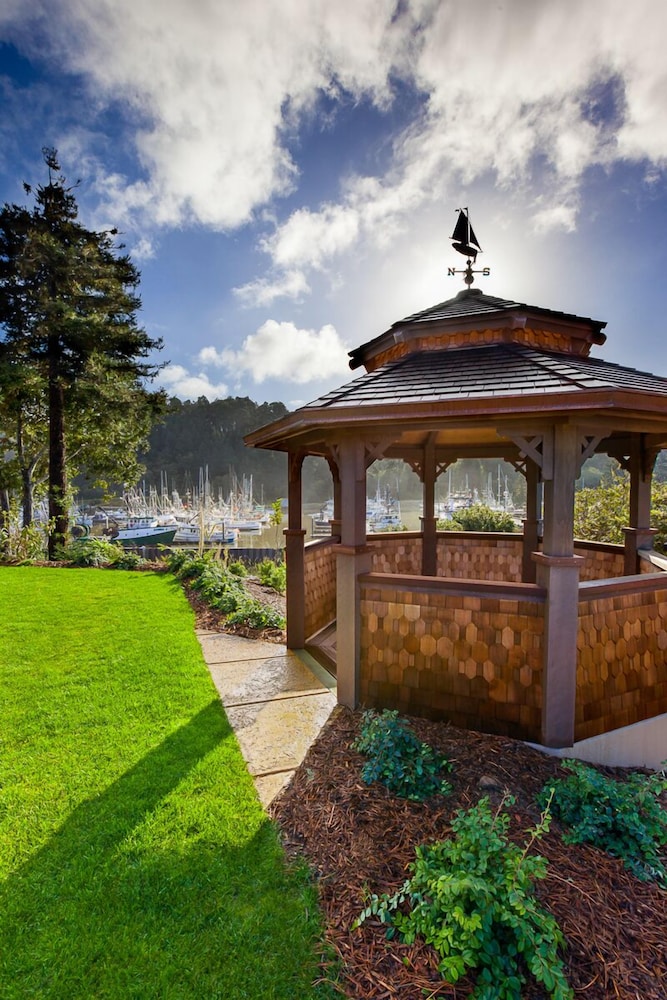 Noyo Harbor Inn Restaurant and Tavern 44/50