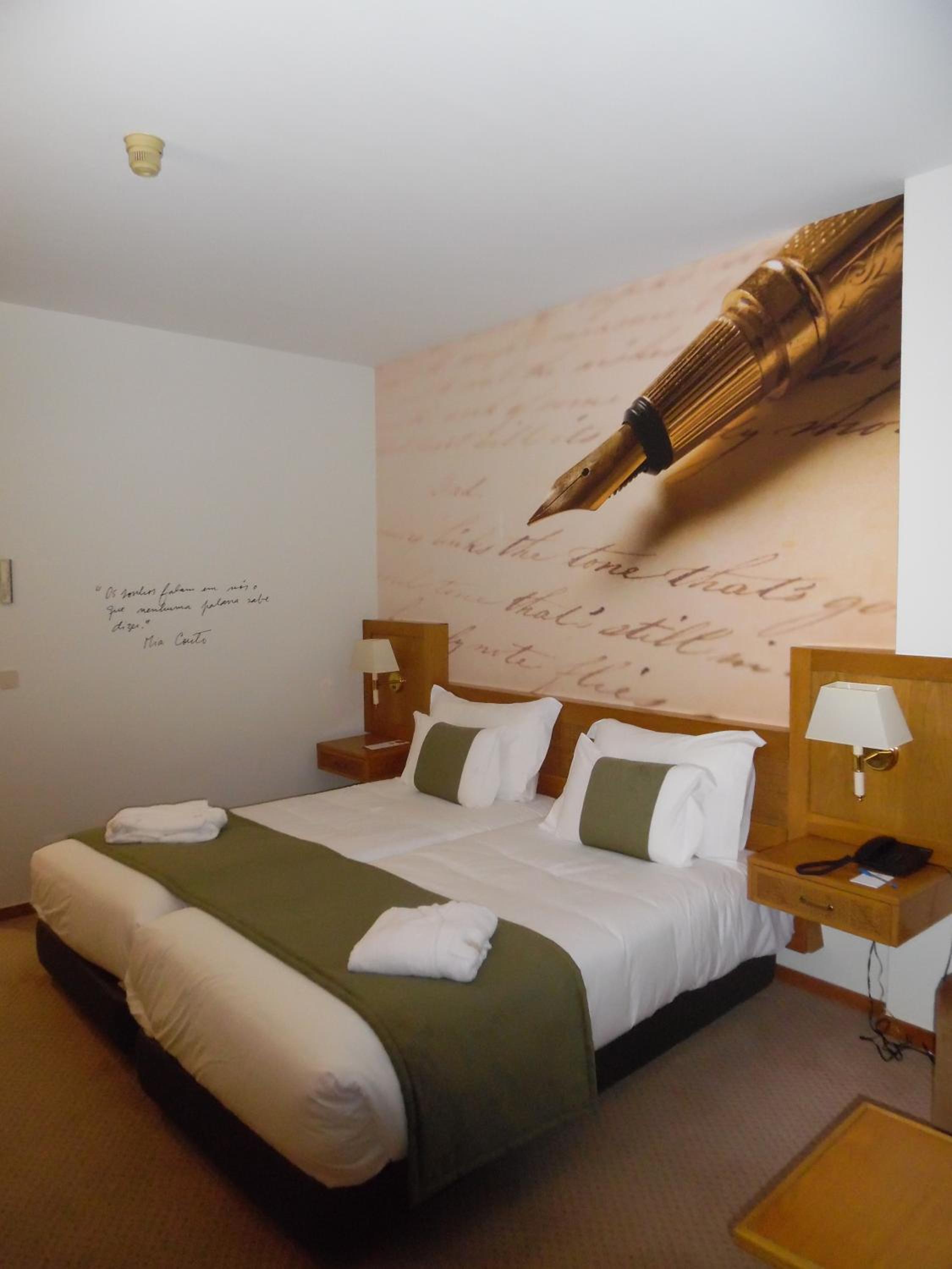 Deluxe, Twin Beds