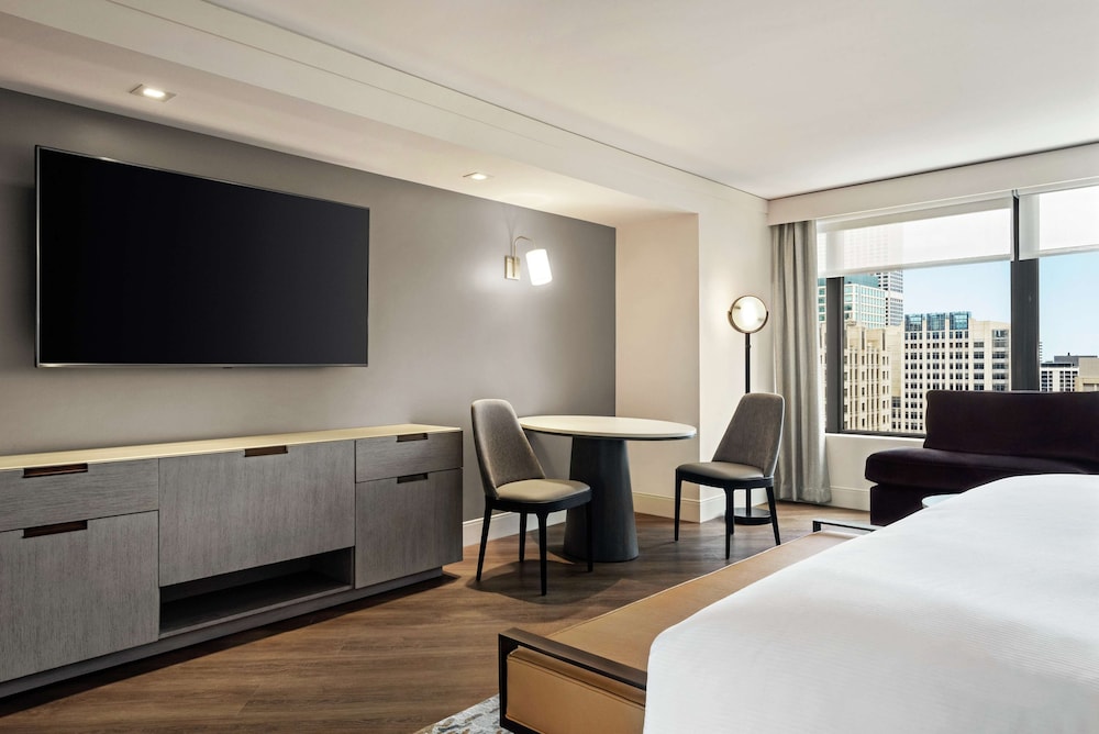 Hilton Grand Vacations Club Chicago Magnificent Mile 17/37