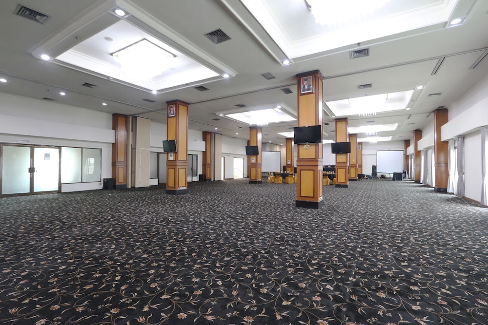 Kaisar Hotel 54/56