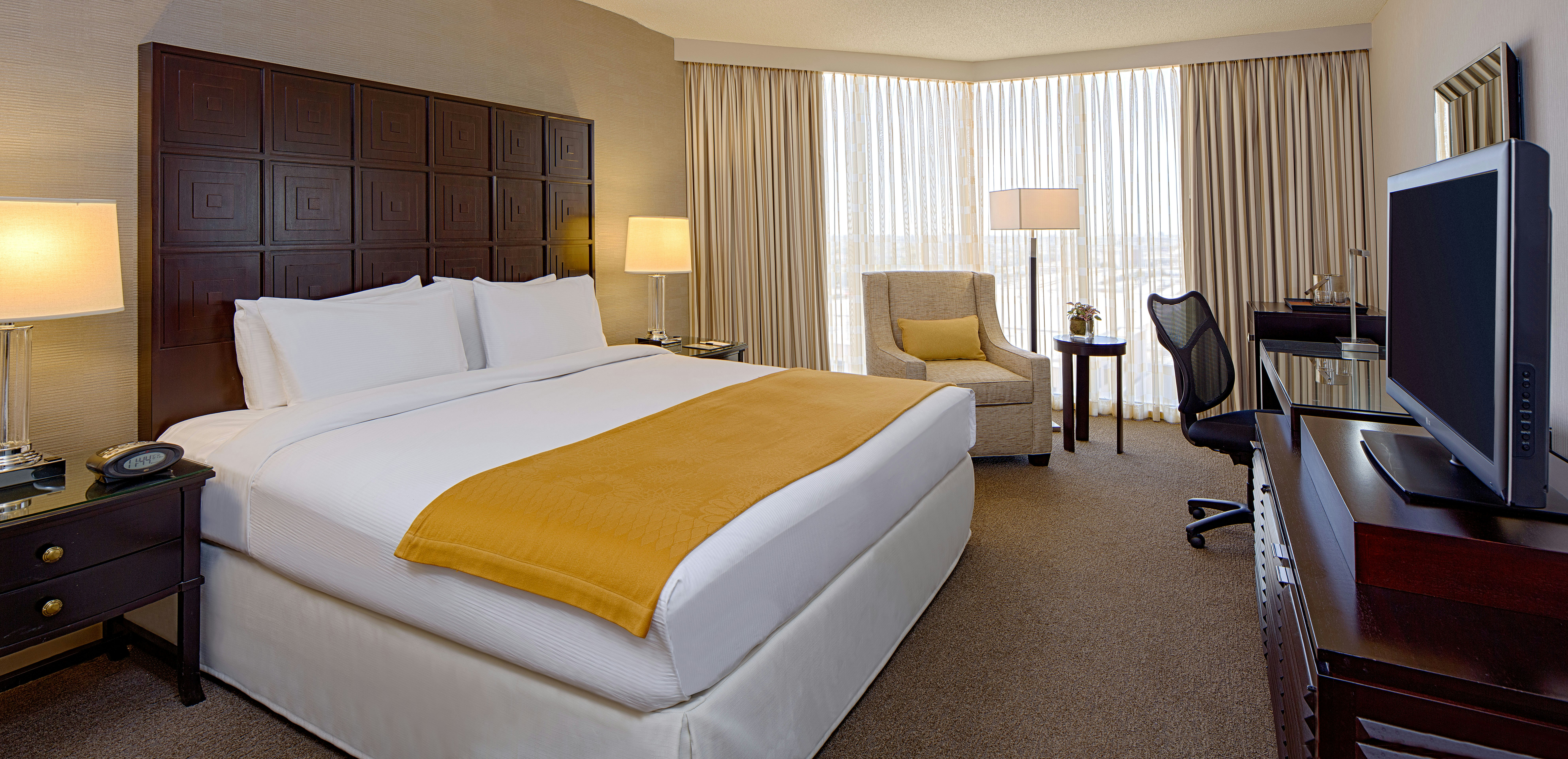 ROOM, KING BED