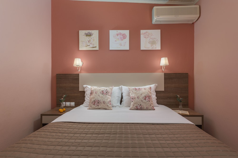 Ouzas Hotel 16/38