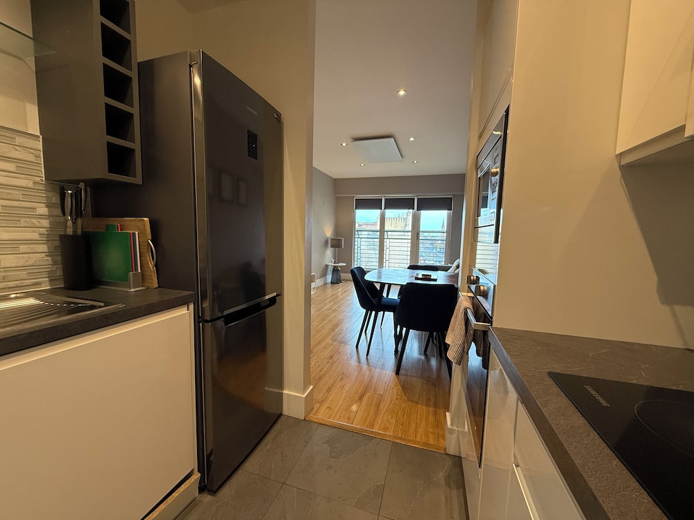 The Cardiff Apartment 21/21