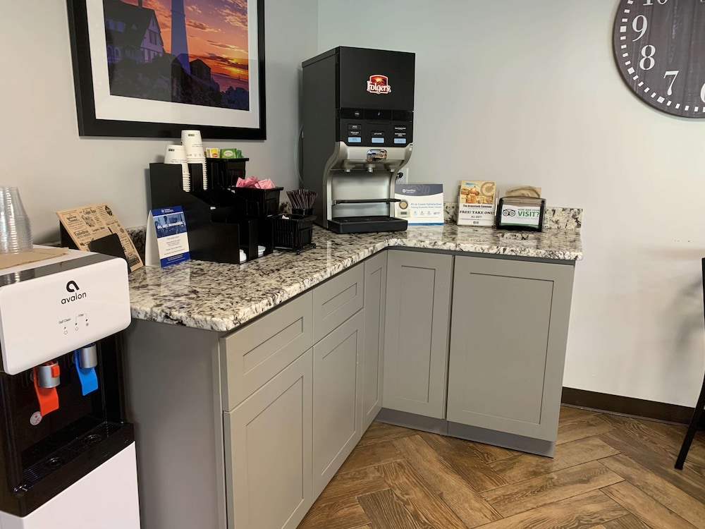 The SureStay Hotel by Best Western Presque Isle 7/42