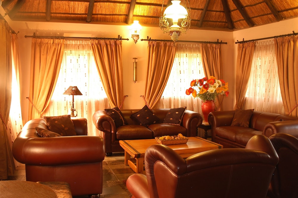 Foundry Guest Lodge 24/50