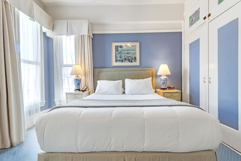 Deluxe, Queen Bed