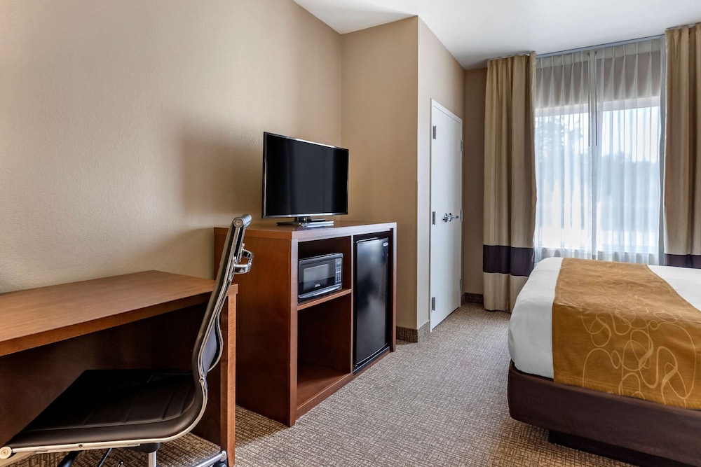 Comfort Suites Coralville 10/37