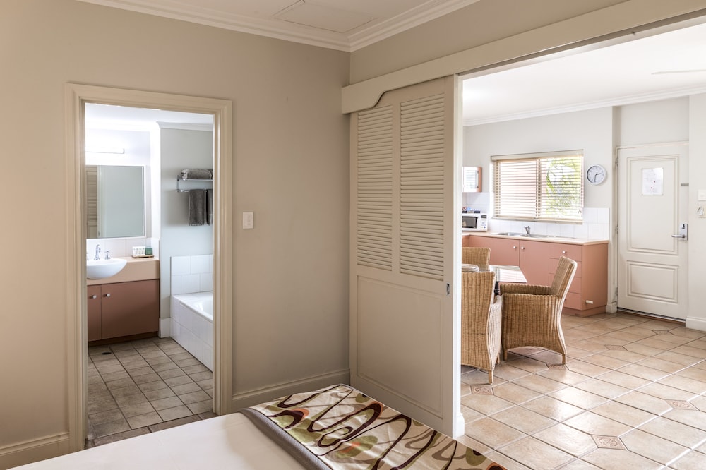 Moonlight Bay Suites 34/41