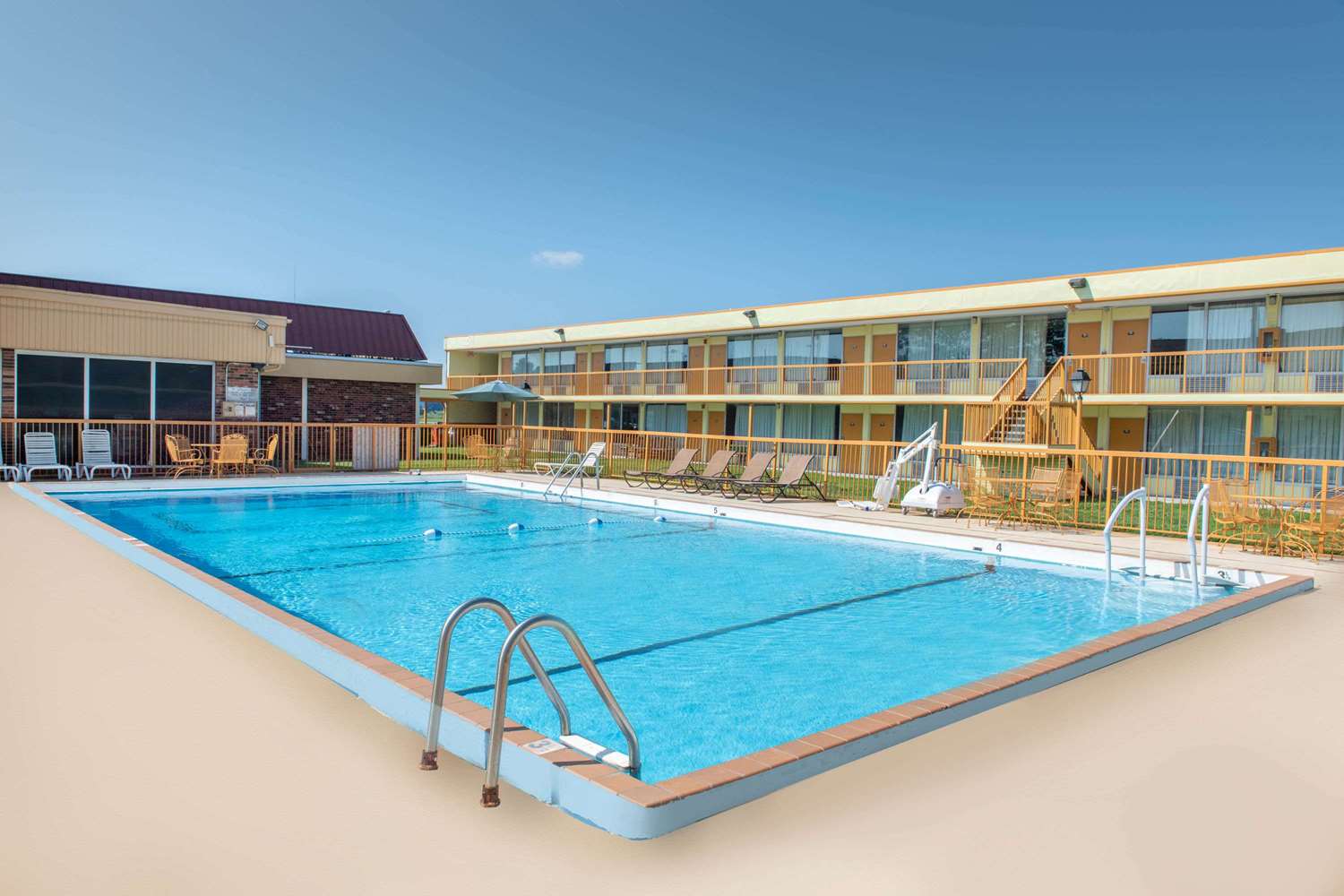 Days Inn by Wyndham Salem, Illinois 2/11