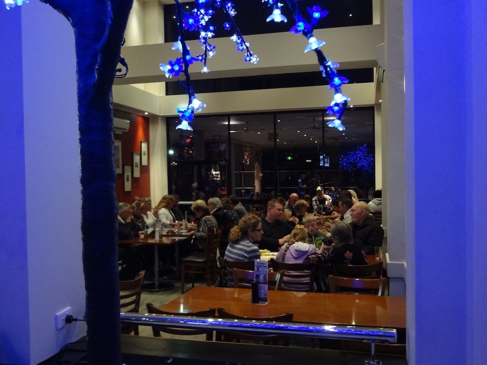 Amaroo Hotel 33/41
