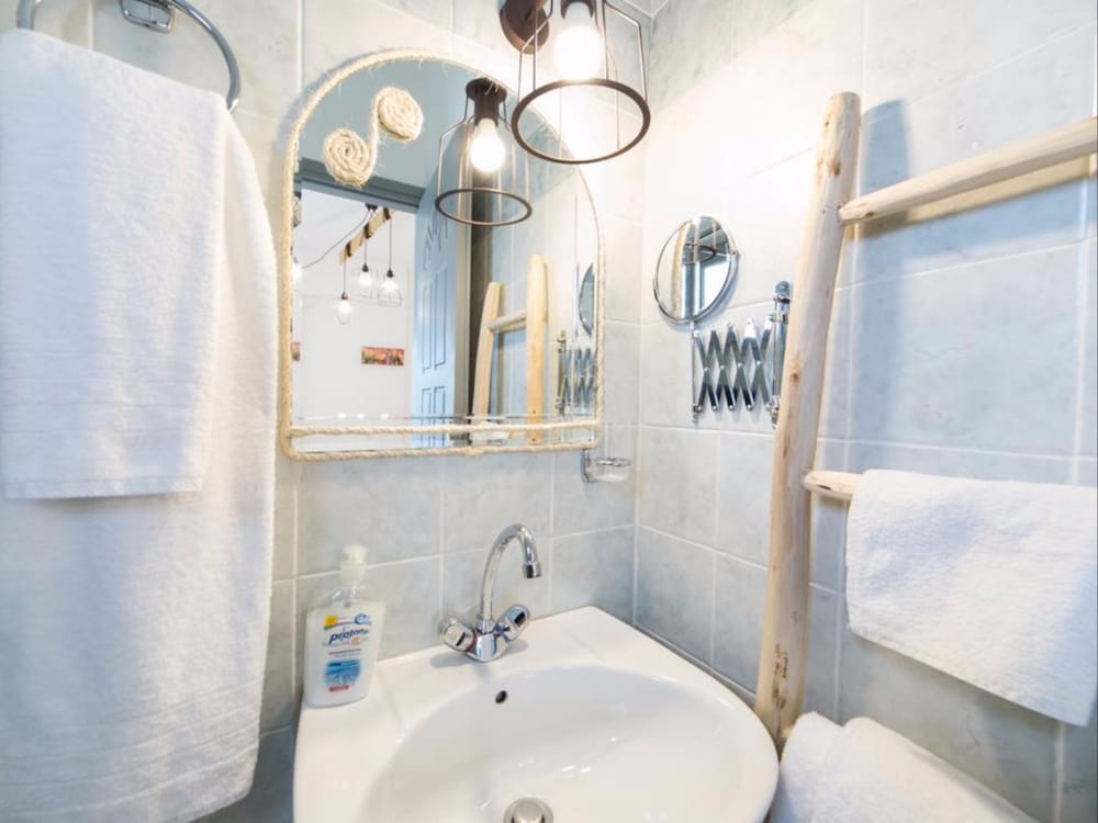 Evi Rooms 88/89
