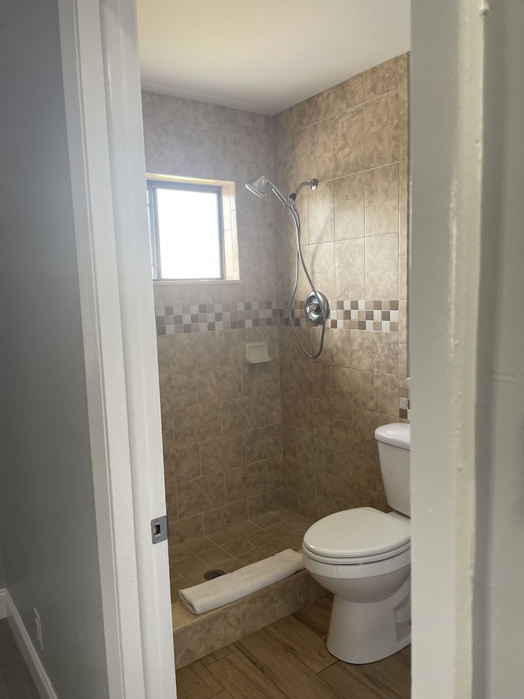 Sunny Palms Inn 28/31