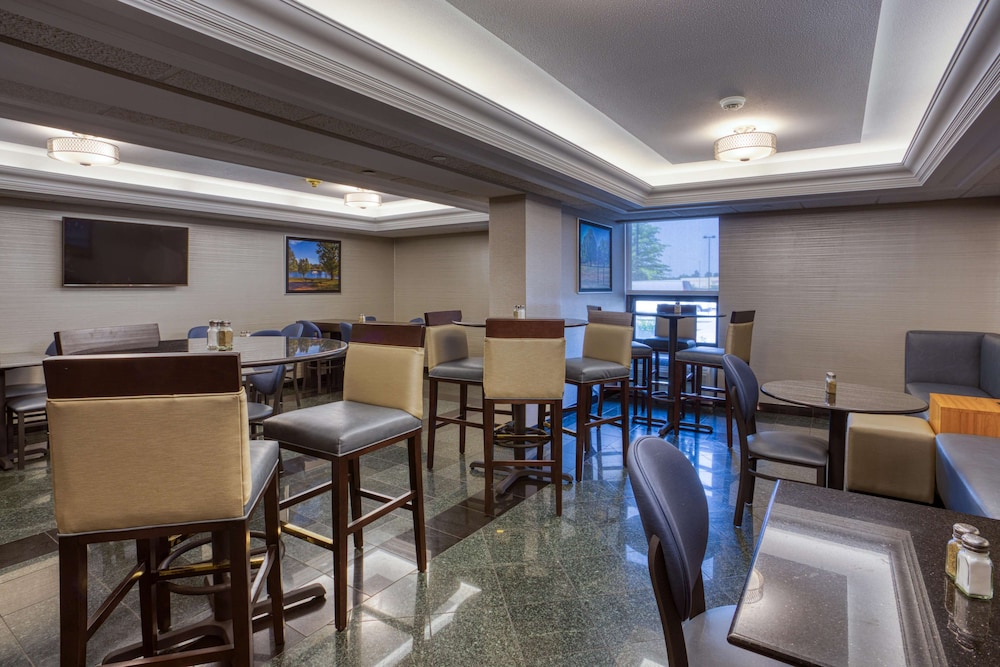 Drury Inn and Suites St Louis Fairview Heights 44/50
