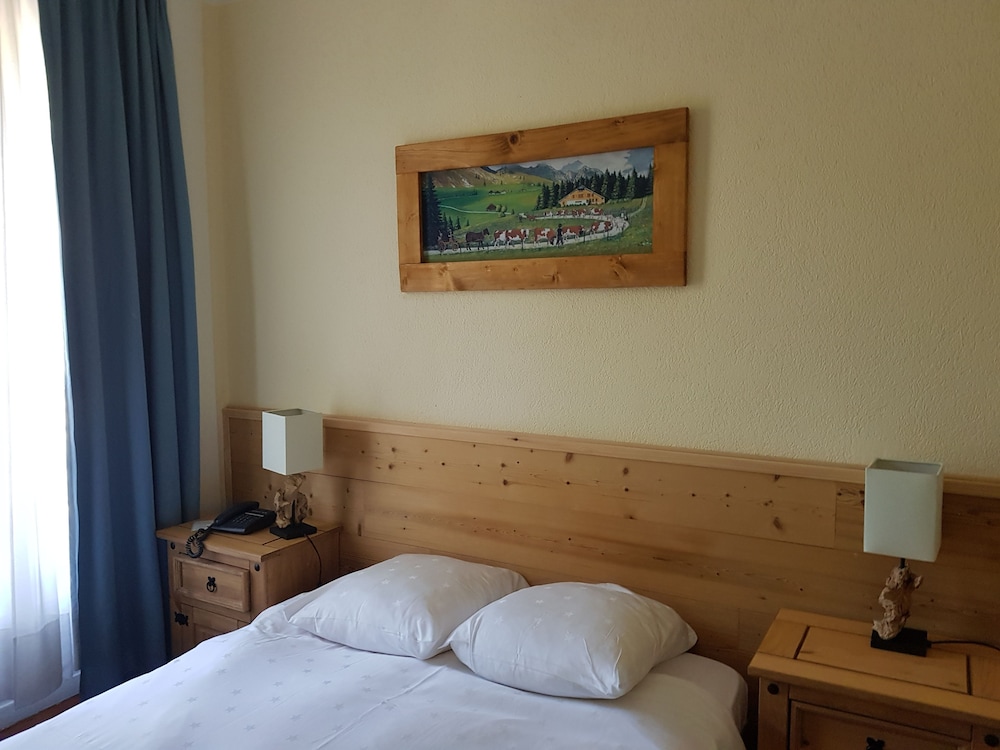 Hotel De Geneve 9/39
