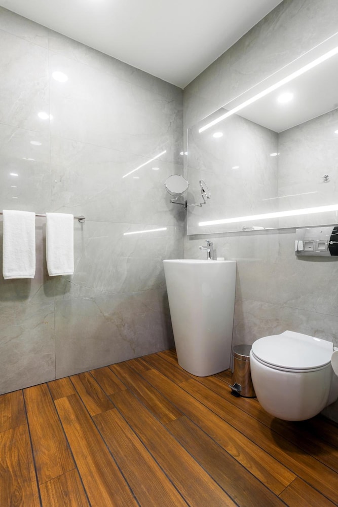 Hotel Platinia 7/38
