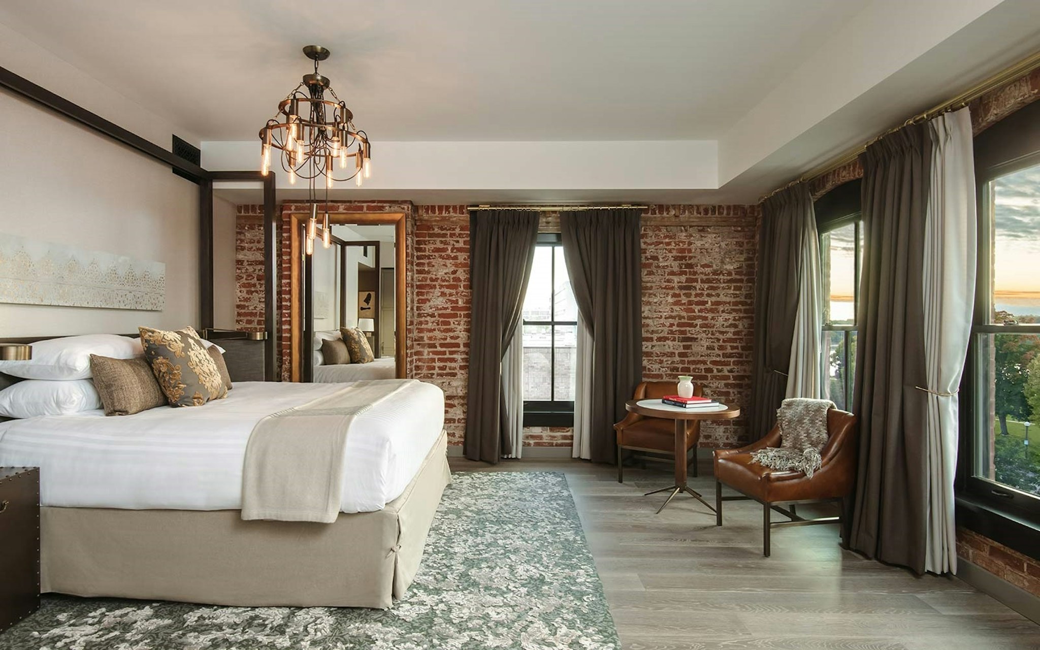 The Charmant Hotel 11/80
