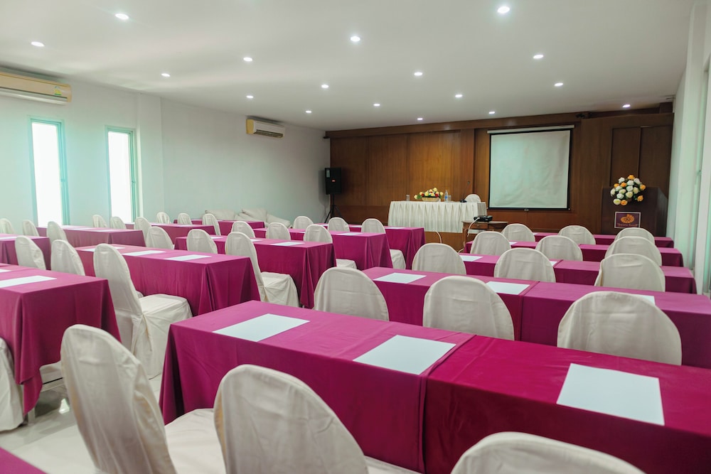 Lanta Sand Resort And Spa 59/71