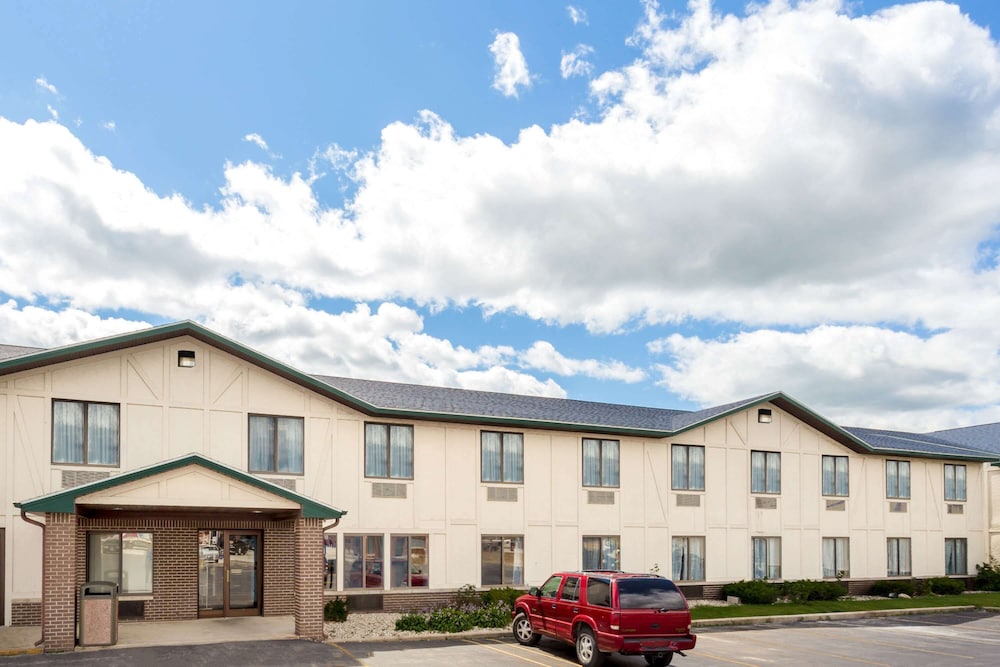 Delavan Inn and Suites 4/13