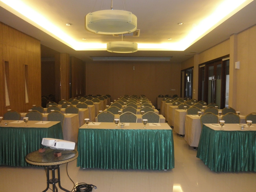 The Oxalis Regency Hotel Magelang 30/46