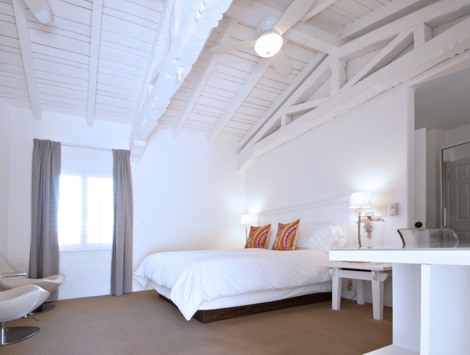Room, King Bed, Mountain View, Pool Side