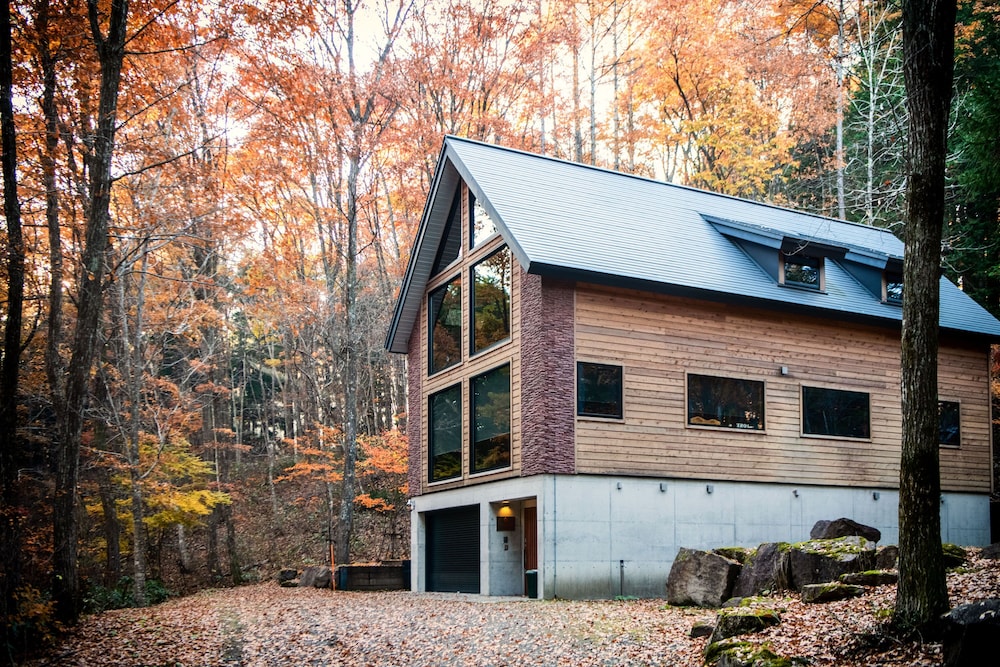 Phoenix Chalets 3/50