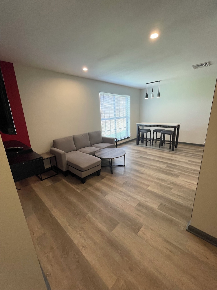 Ramada by Wyndham Studio Suites Dothan 19/35