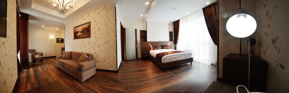 Bishkek Centrum Hotel 48/66
