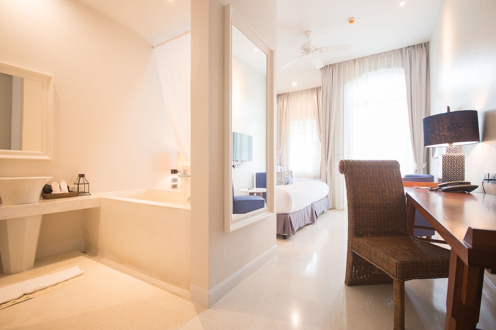 Colonial, Deluxe, Double Bed، LITTLE NYONYA HOTEL 3/3