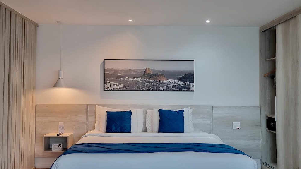 2 BEDROOMS, ROYAL, SUITE, BATHTUB