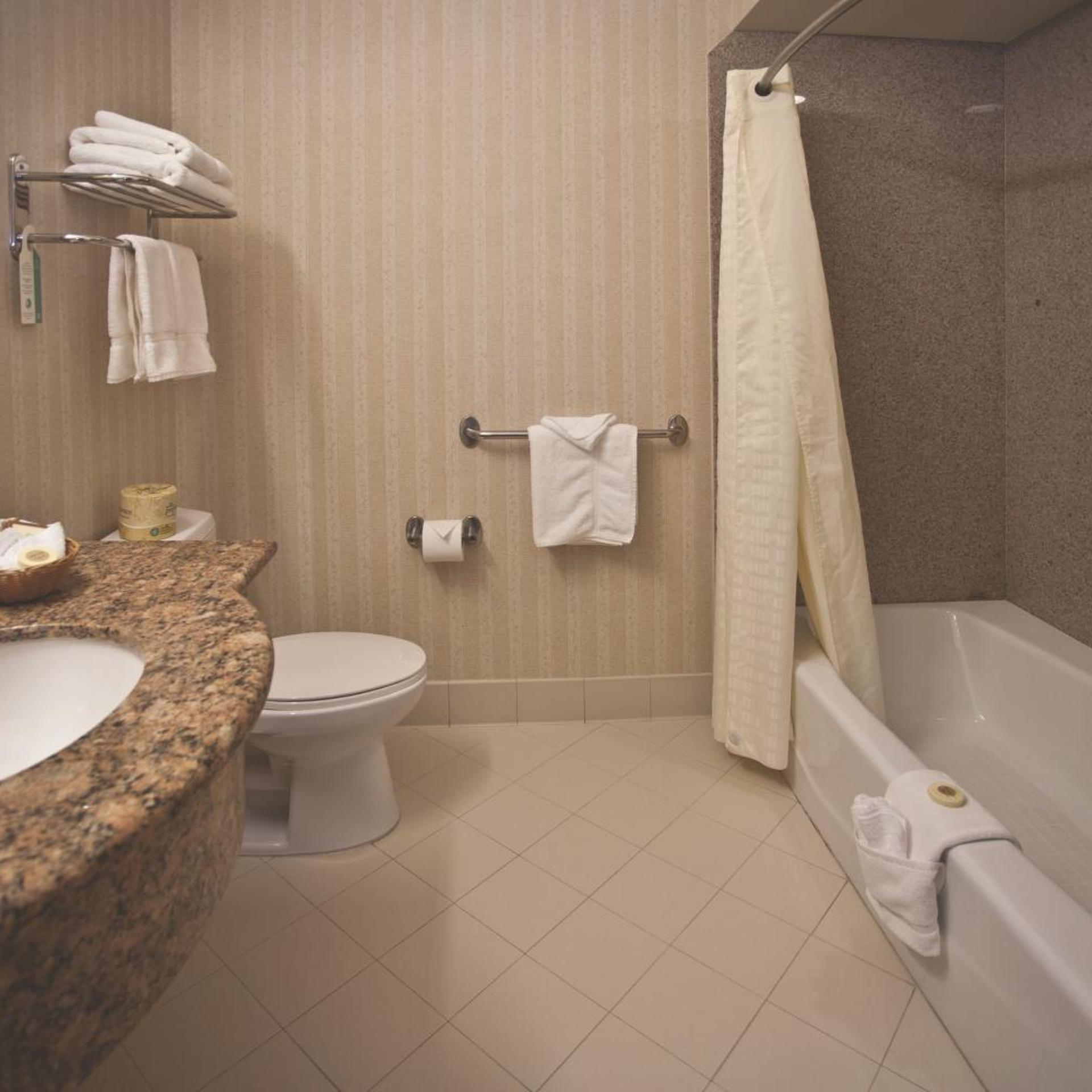 Room, 2 Double Beds, Bay Landing Hotel 4/6